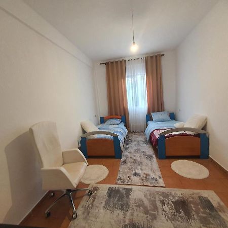 Spacious House With A Big Garden And Fire Pit Villa Tirana Esterno foto