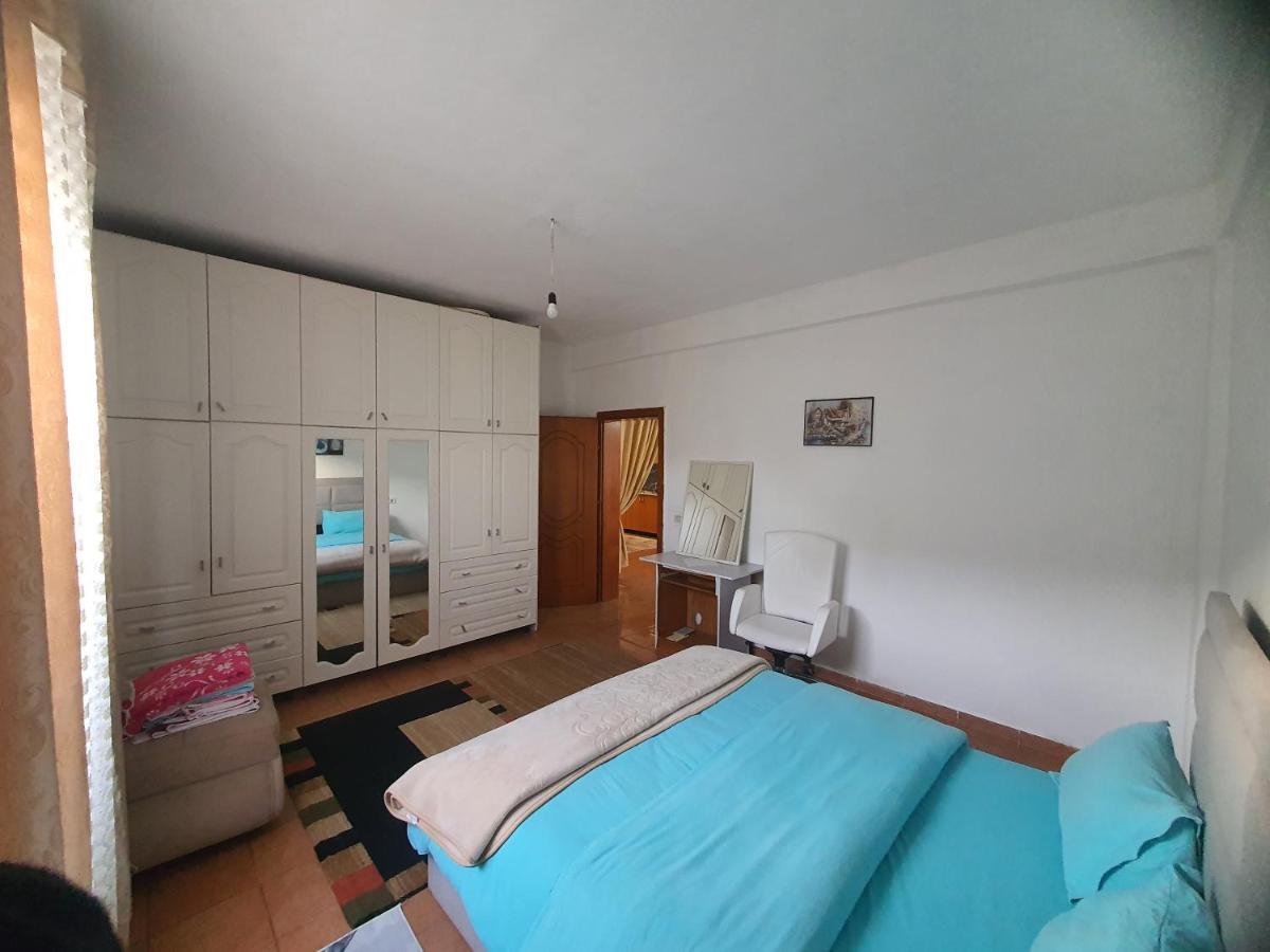 Spacious House With A Big Garden And Fire Pit Villa Tirana Esterno foto