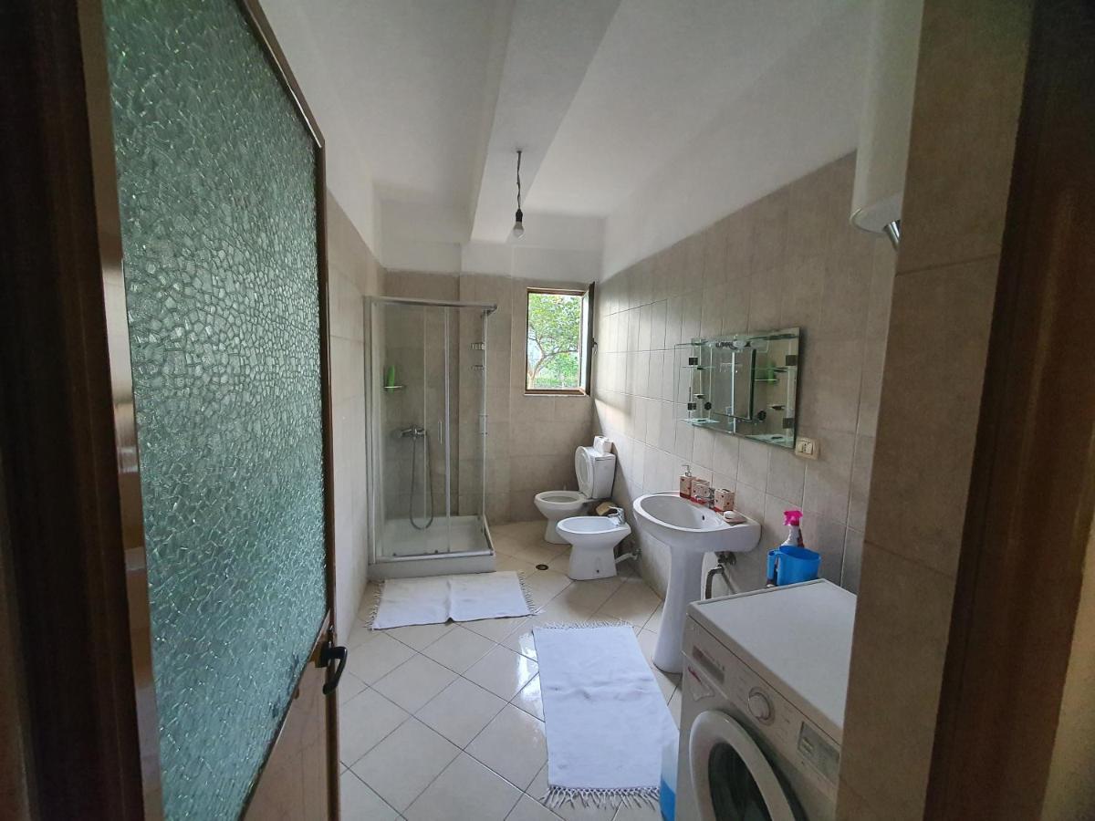 Spacious House With A Big Garden And Fire Pit Villa Tirana Esterno foto