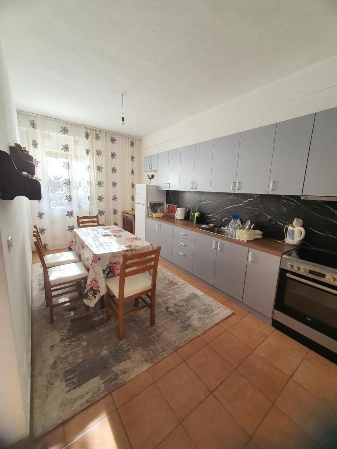 Spacious House With A Big Garden And Fire Pit Villa Tirana Esterno foto