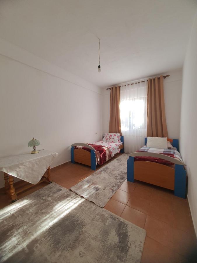 Spacious House With A Big Garden And Fire Pit Villa Tirana Esterno foto