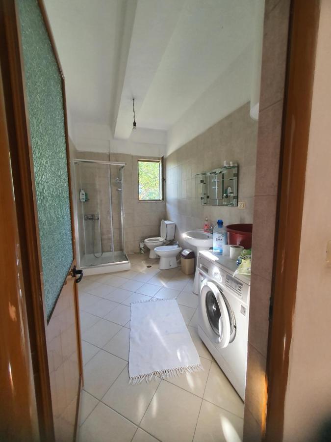 Spacious House With A Big Garden And Fire Pit Villa Tirana Esterno foto